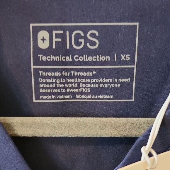 Figs Technical Collection Navy Scrub Top - Picture 2 of 3
